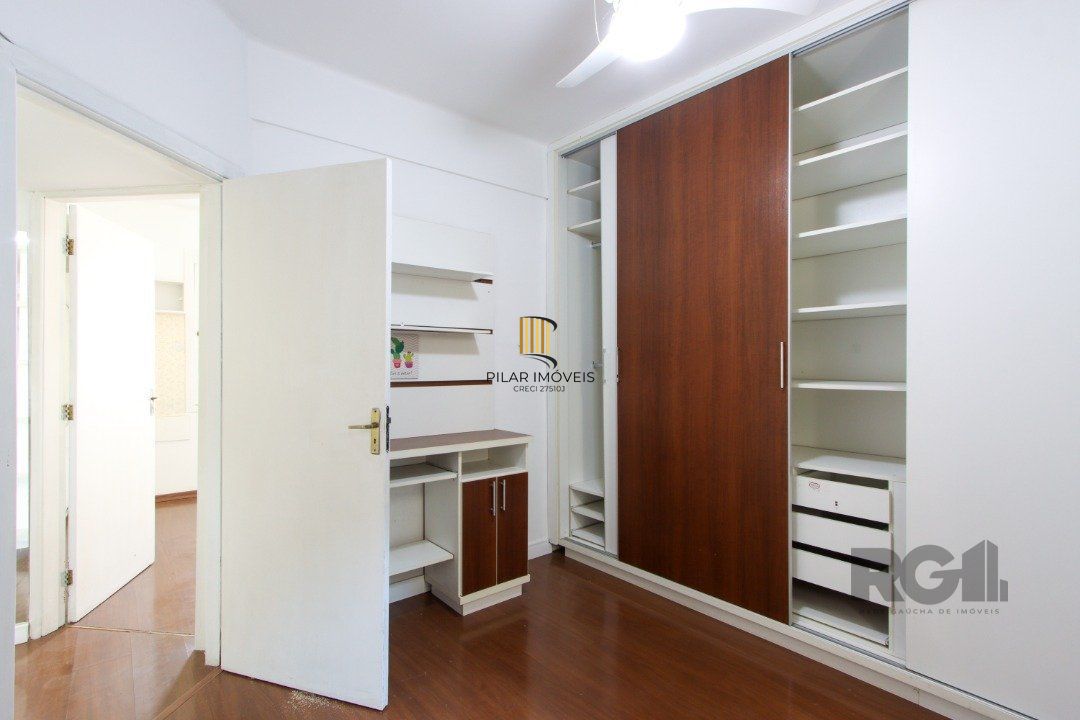Apartamento semi-mobiliado, possui 3 dormitórios, sendo 1 suíte