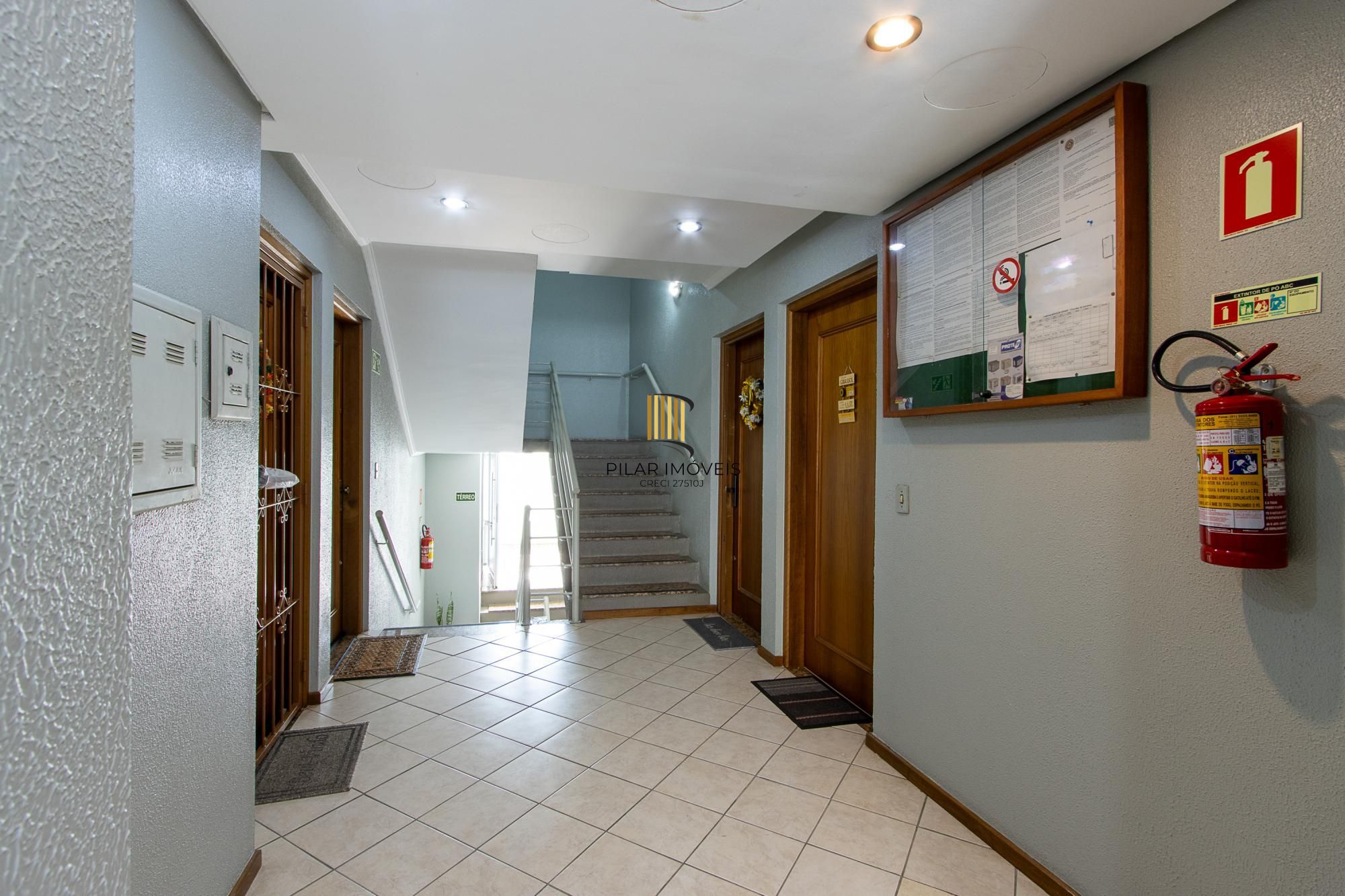 Apartamento com 2 dormitórios (reversível para 3) e 1 vaga escriturada  à venda no coração de Ipanema