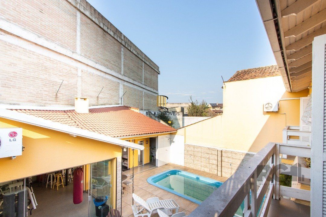 Casa para Venda - 254m², 4 dormitórios, sendo 3 suites, 5 vagas - Espirito Santo