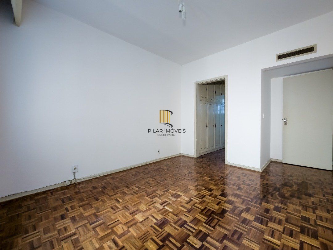 Apartamento, 3 quartos, 1 suite, dependência de empregada, elevador - Centro Histórico - Porto Alegre