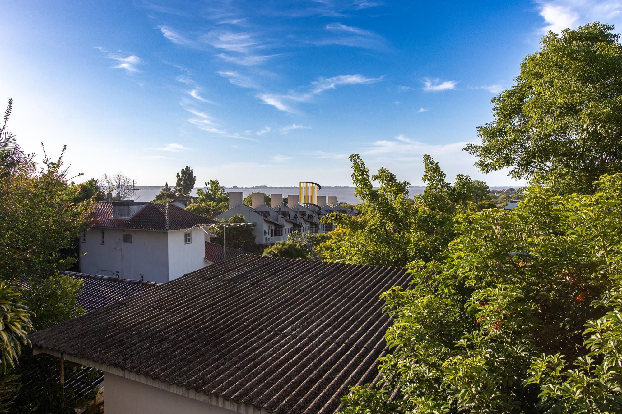 **Casa de 05 dormitórios, 03 suítes, 06 Banheiros, com 315,10m² privativos na Vila Conceição, Porto Alegre, RS**