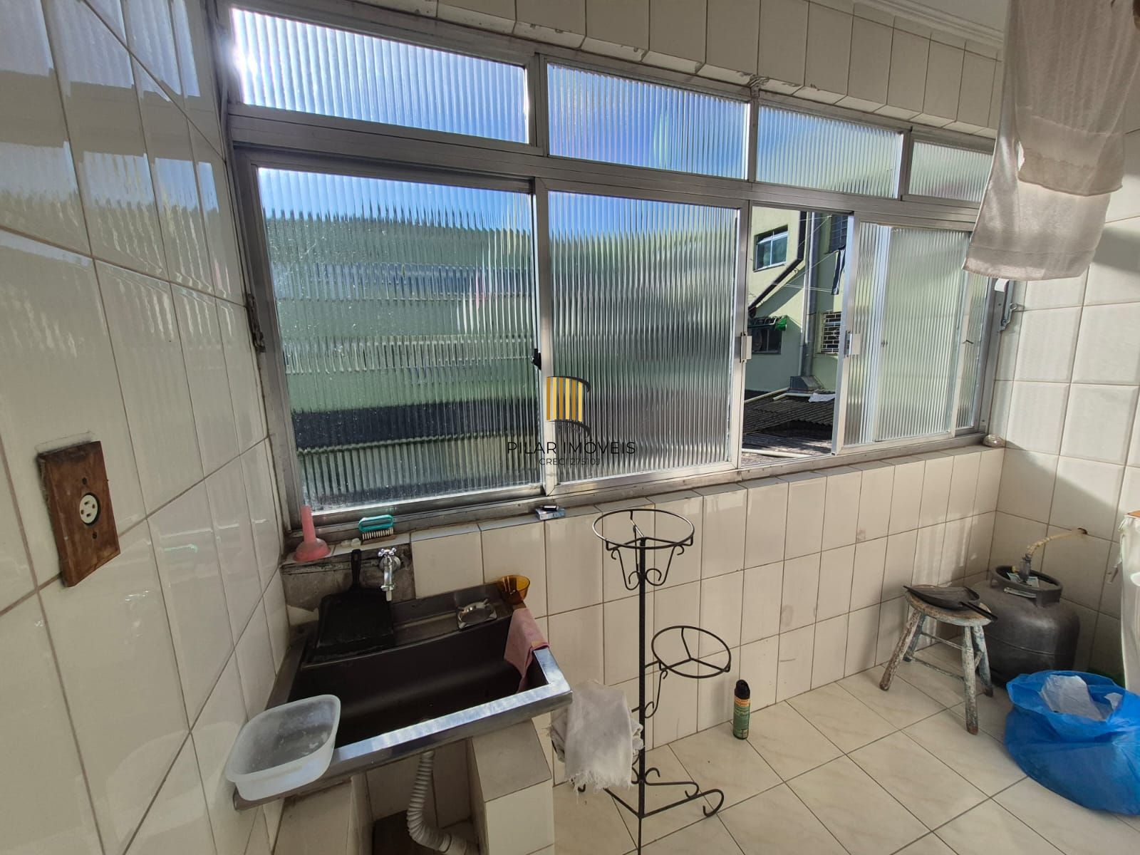 APARTAMENTO 2 DORMITORIOS 73M² 1 LANCE ESCADA