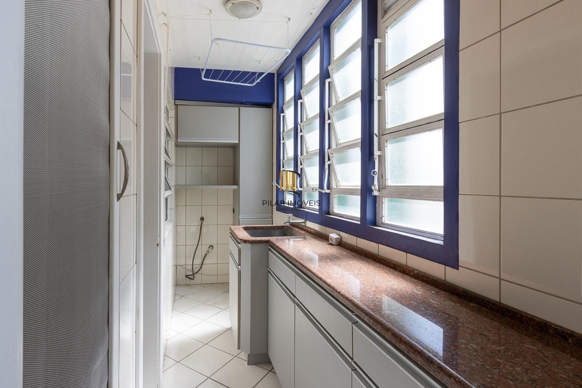 Apartamento amplo e bem localizado no Menino Deus!!