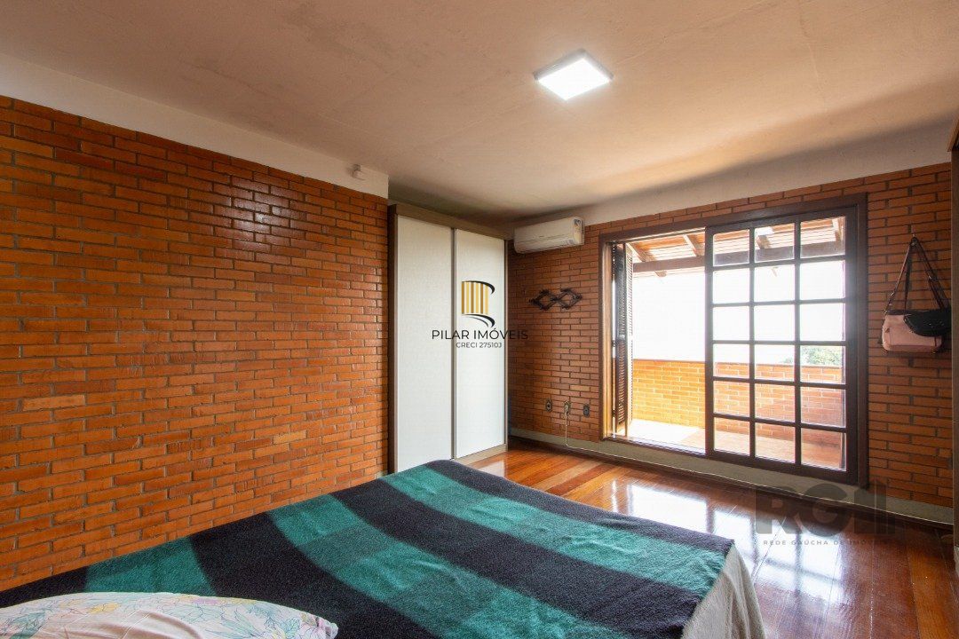 Casa para Venda - 220m², 3 dormitórios, sendo 2 suites, 5 vagas - Espirito Santo