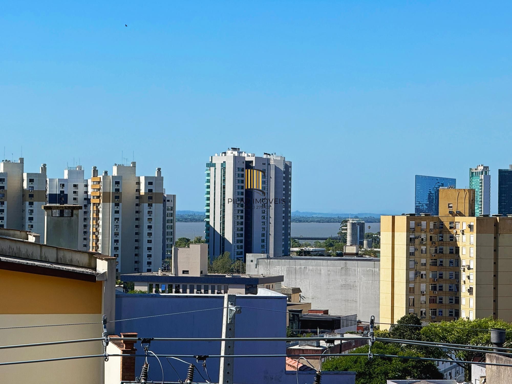 Casa em condomínio bairro Tristeza, com 185m² privativos.
