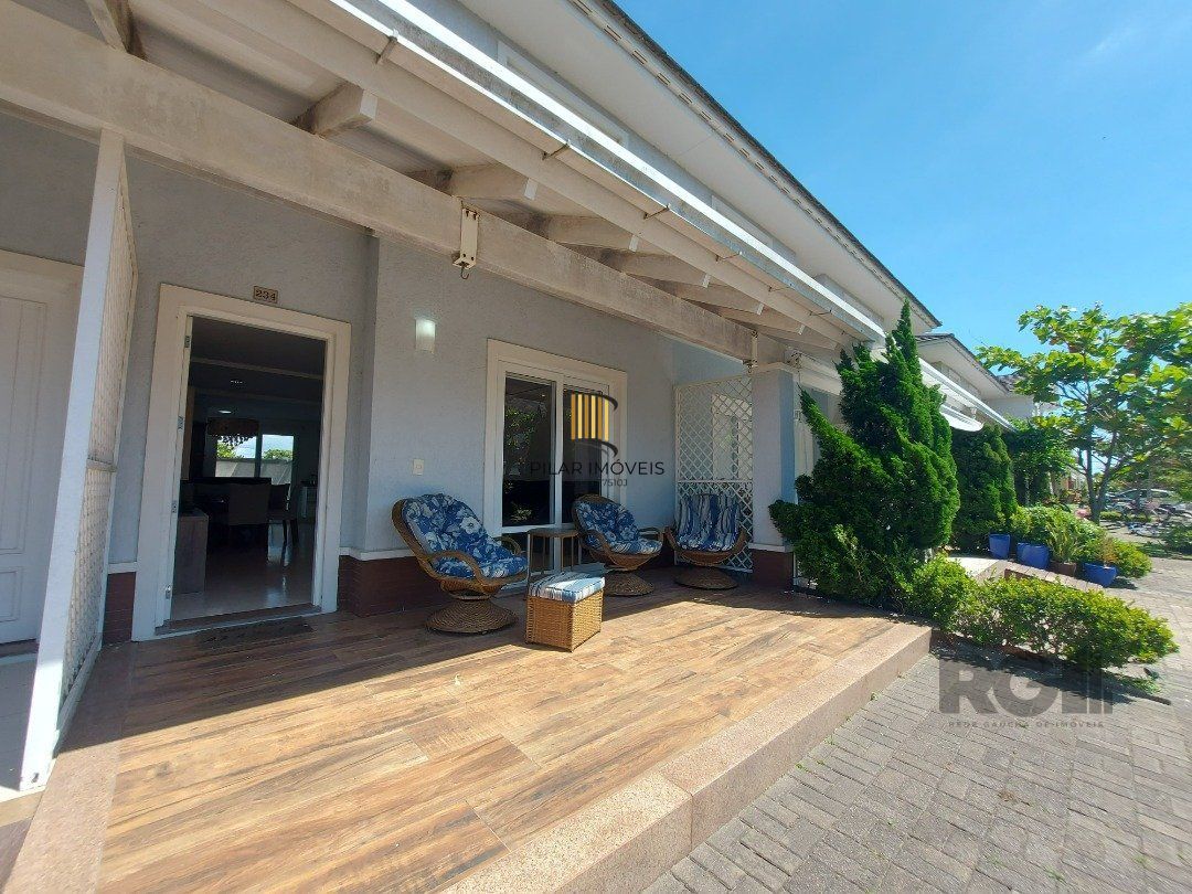 Casa em Condomínio Fechado com 3 quartos e 150m² privativos