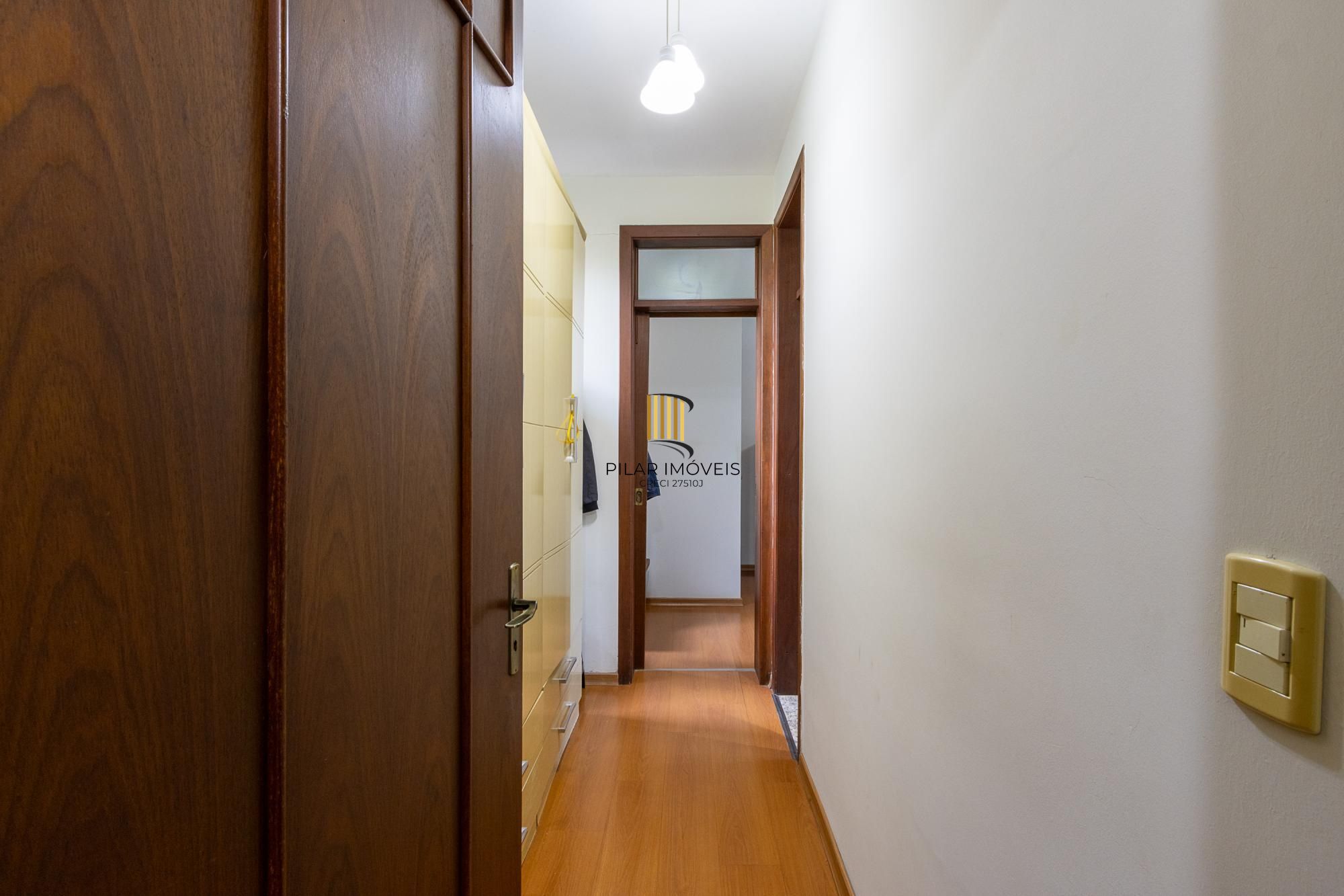 Casa em condomínio á venda com 6 dormitórios em Porto Alegre