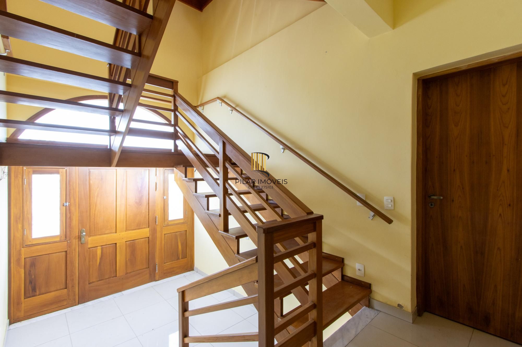 Casa para Venda - 470m², 3 dormitórios, sendo 1 suites, 6 vagas - Nonoai