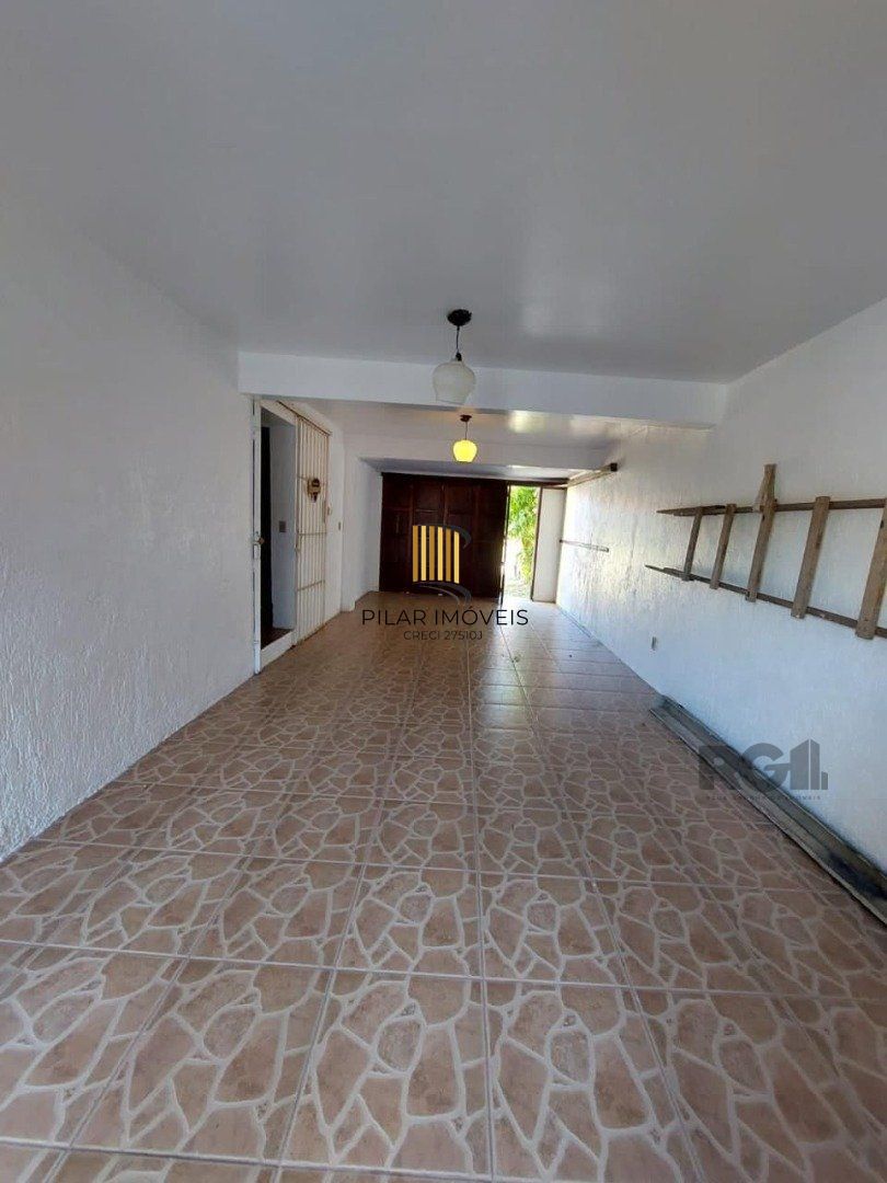 Casa a beira mar de Imbe na frente calçadão . Mobiliada , super bem conservada . Composta por 4 dormitórios sendo 1 suíte