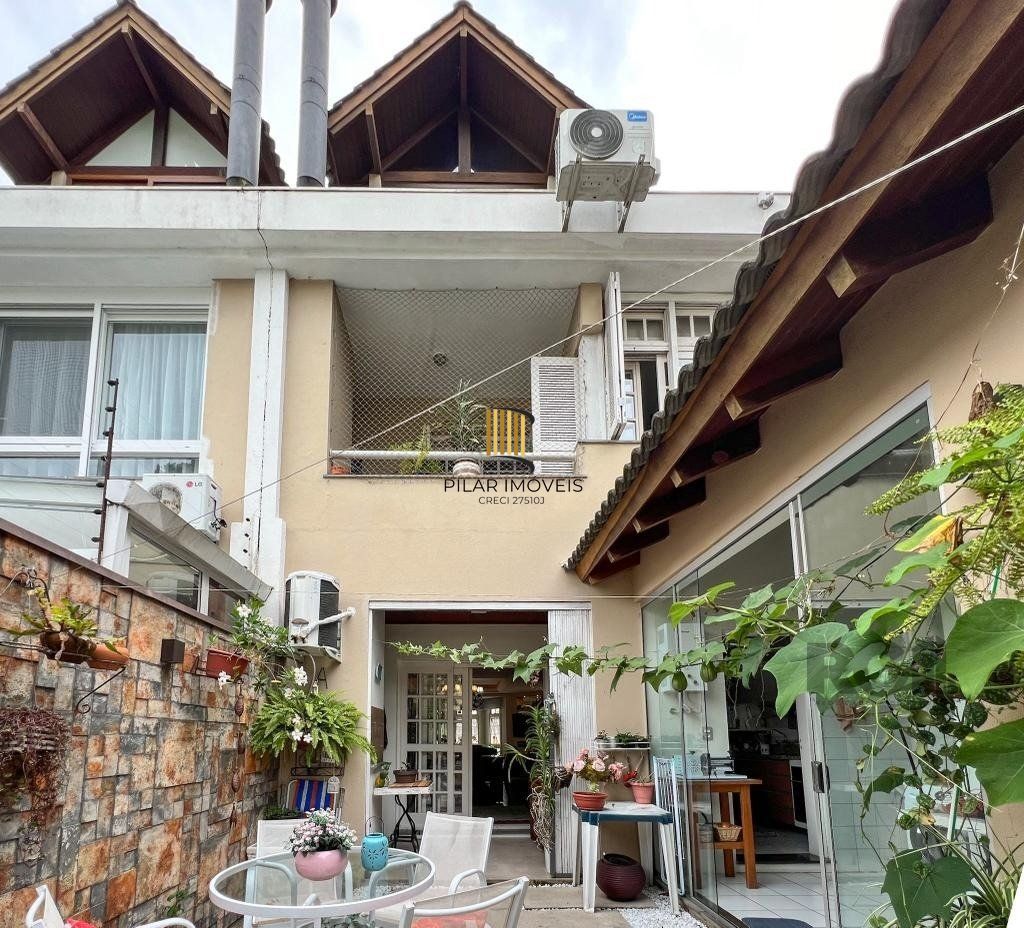 Excelente casa em condomínio no Bairro Tristeza - Ao lado do Shopping Paseo