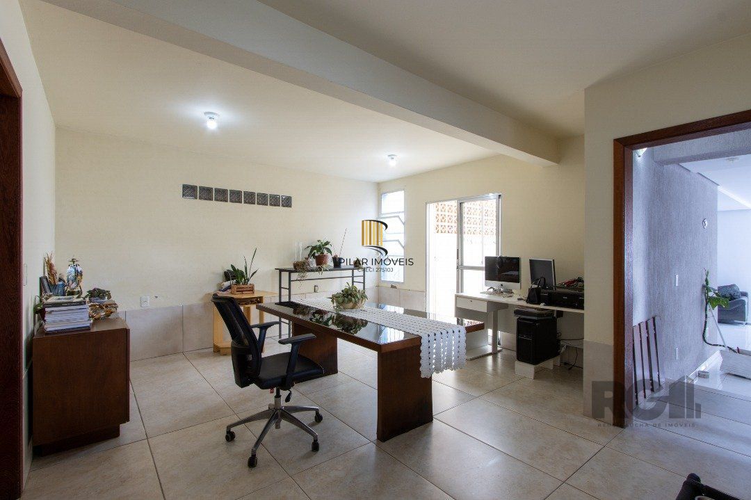 Casa, 5 dormitórios, sendo 1 suíte, 312m² privativos, 8 vagas - Bairro Vila Nova