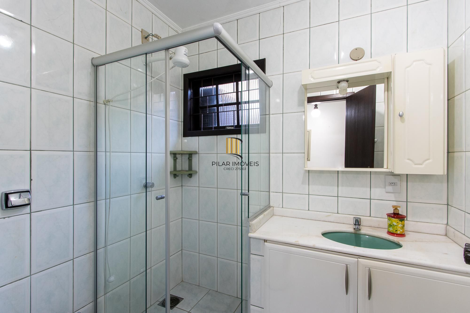 Casa 4 dormitórios no bairro Vila Nova
