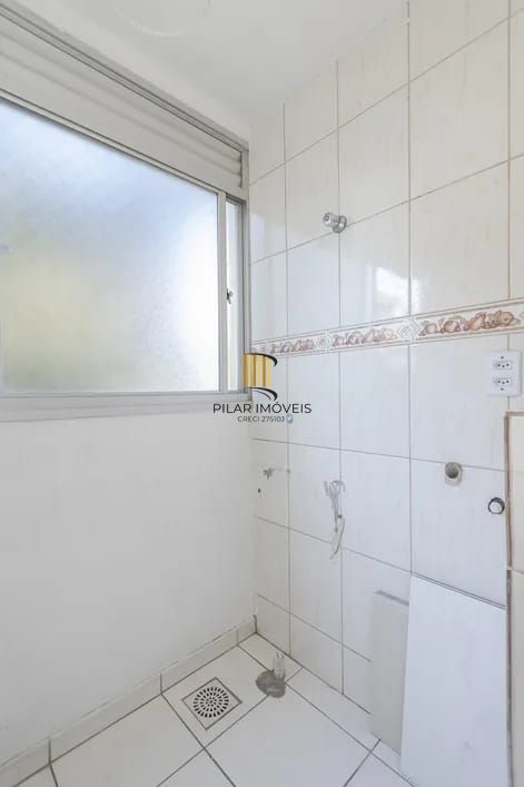 Apartamento de 2 quartos, no Bairro Tristeza, semi-mobiliado, com vaga escriturada.