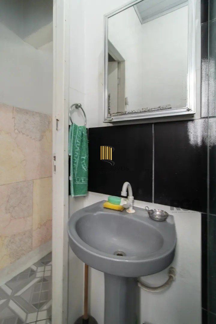 Casa para Venda - 251m², 5 dormitórios, 3 vagas - Nonoai