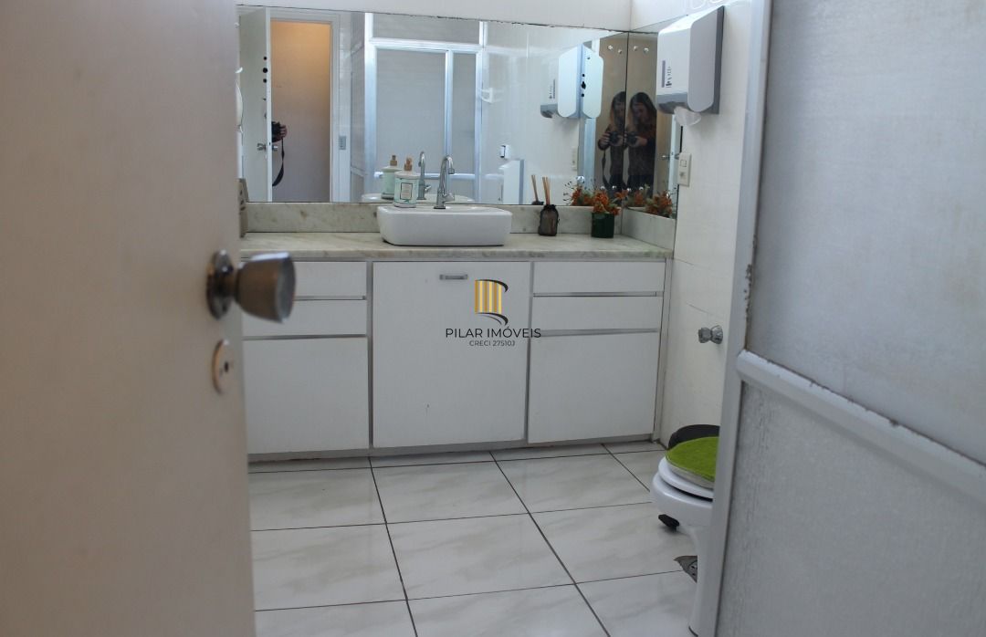 Casa para Venda - 221m², 3 dormitórios, sendo 1 suites, 4 vagas - Tristeza