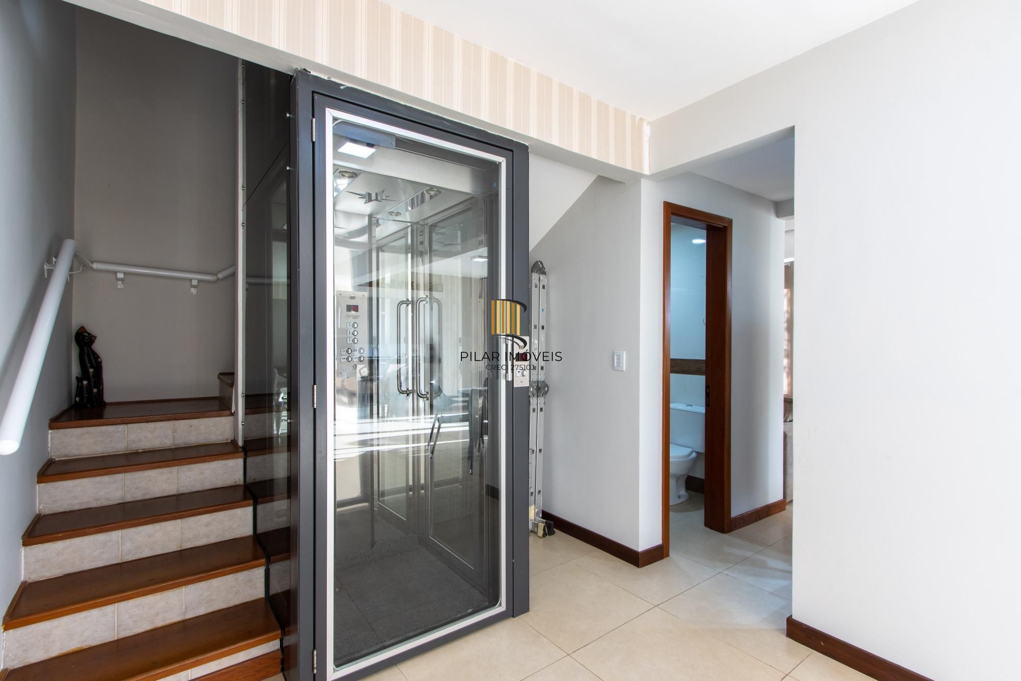Casa 4 dormitórios com elevador