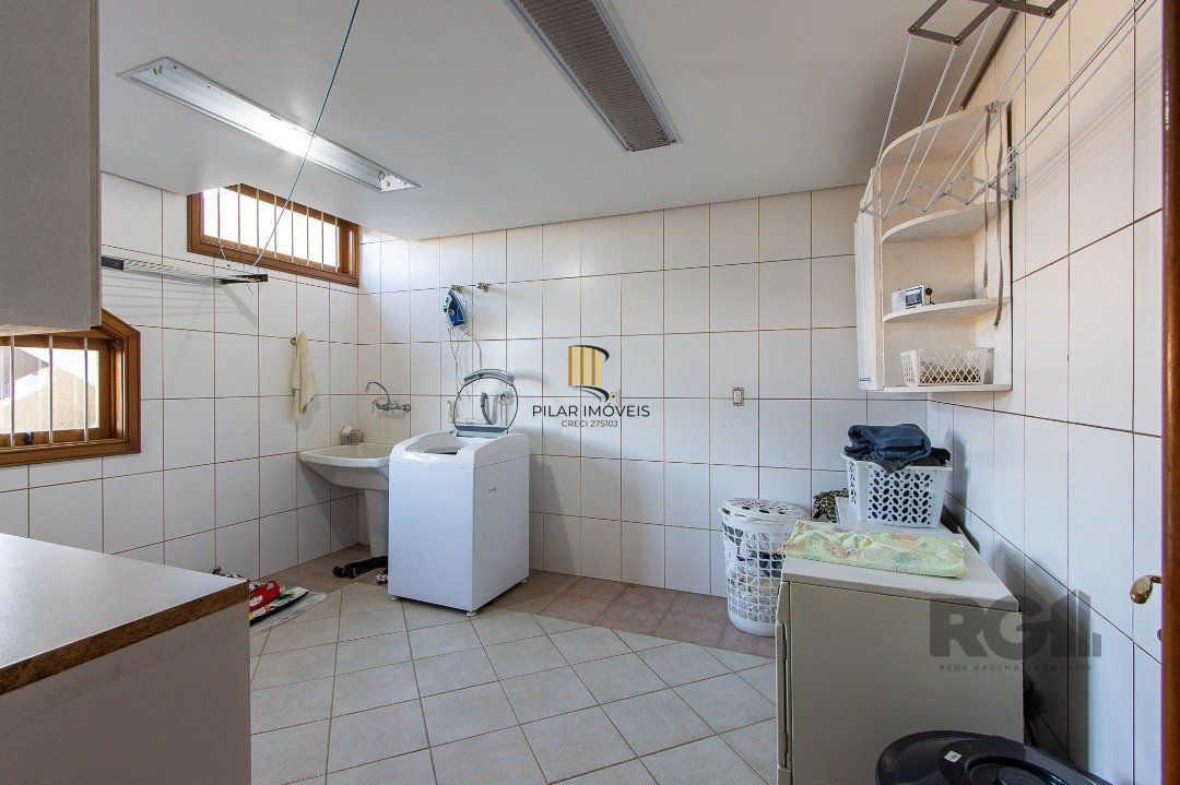 Casa para Venda - 450m², 4 dormitórios, sendo 4 suites, 5 vagas - Vila Assunção