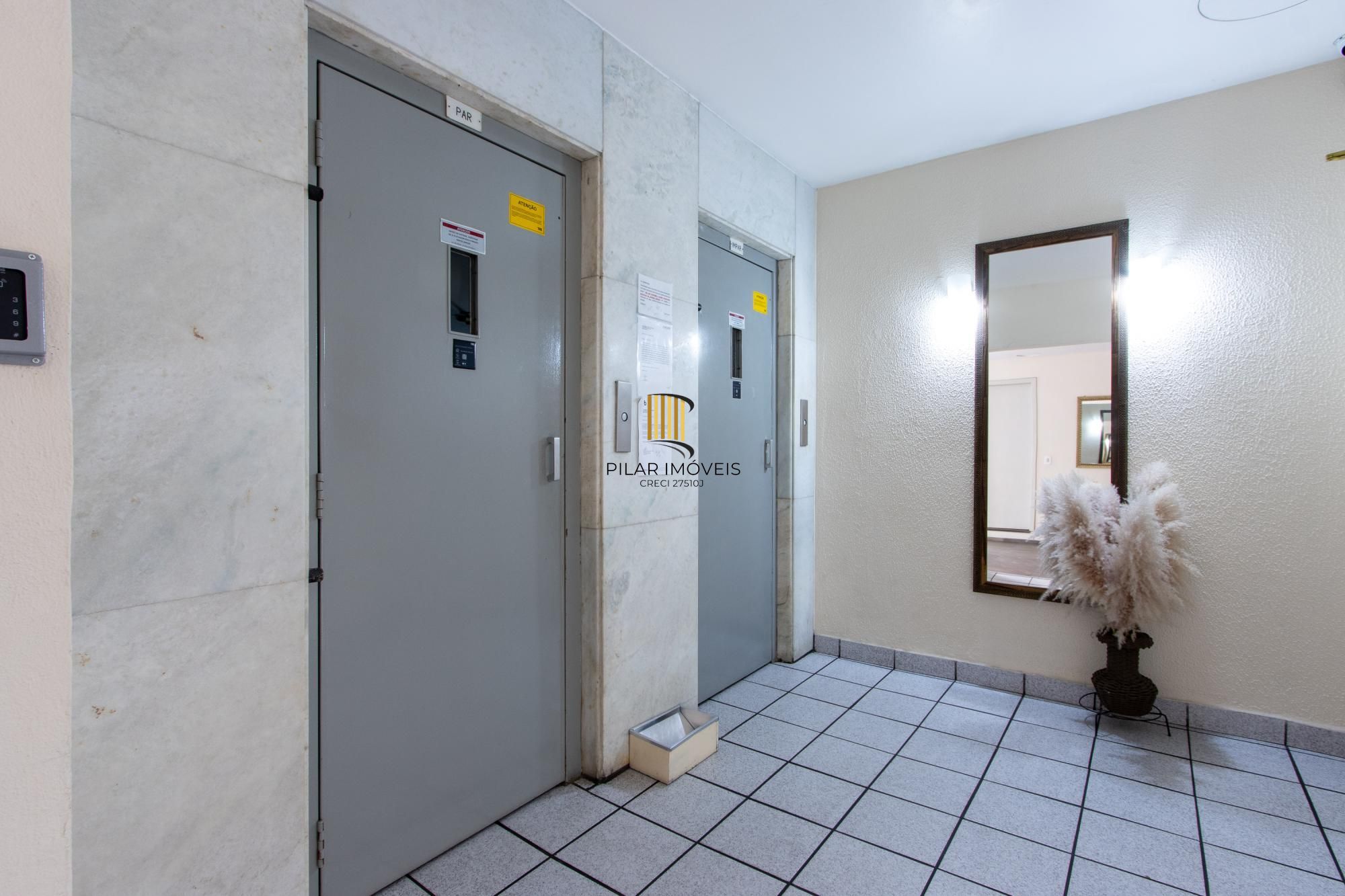 Apartamento 1 quarto, com sacada, andar alto com vista livre - Centro Histórico