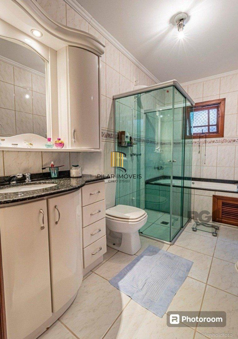 Casa 6 dormitórios no bairro Ipanema