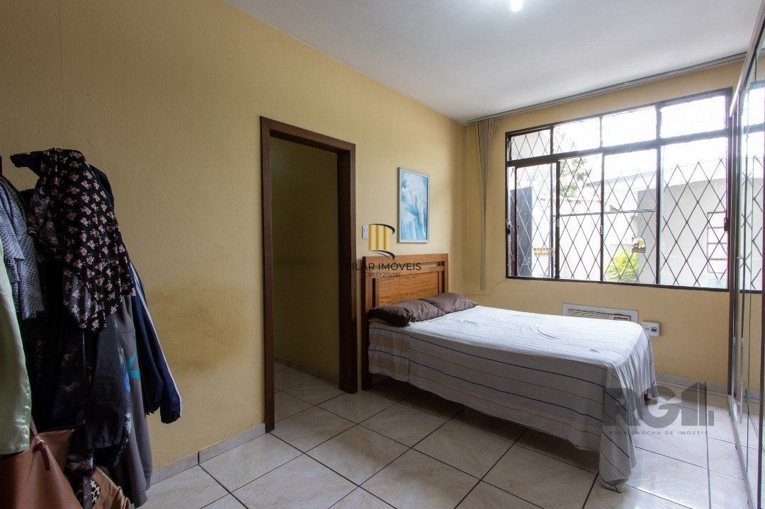 Casa térrea, 3 quartos, 2 banheiros, com pátio no Bairro Cavalhada