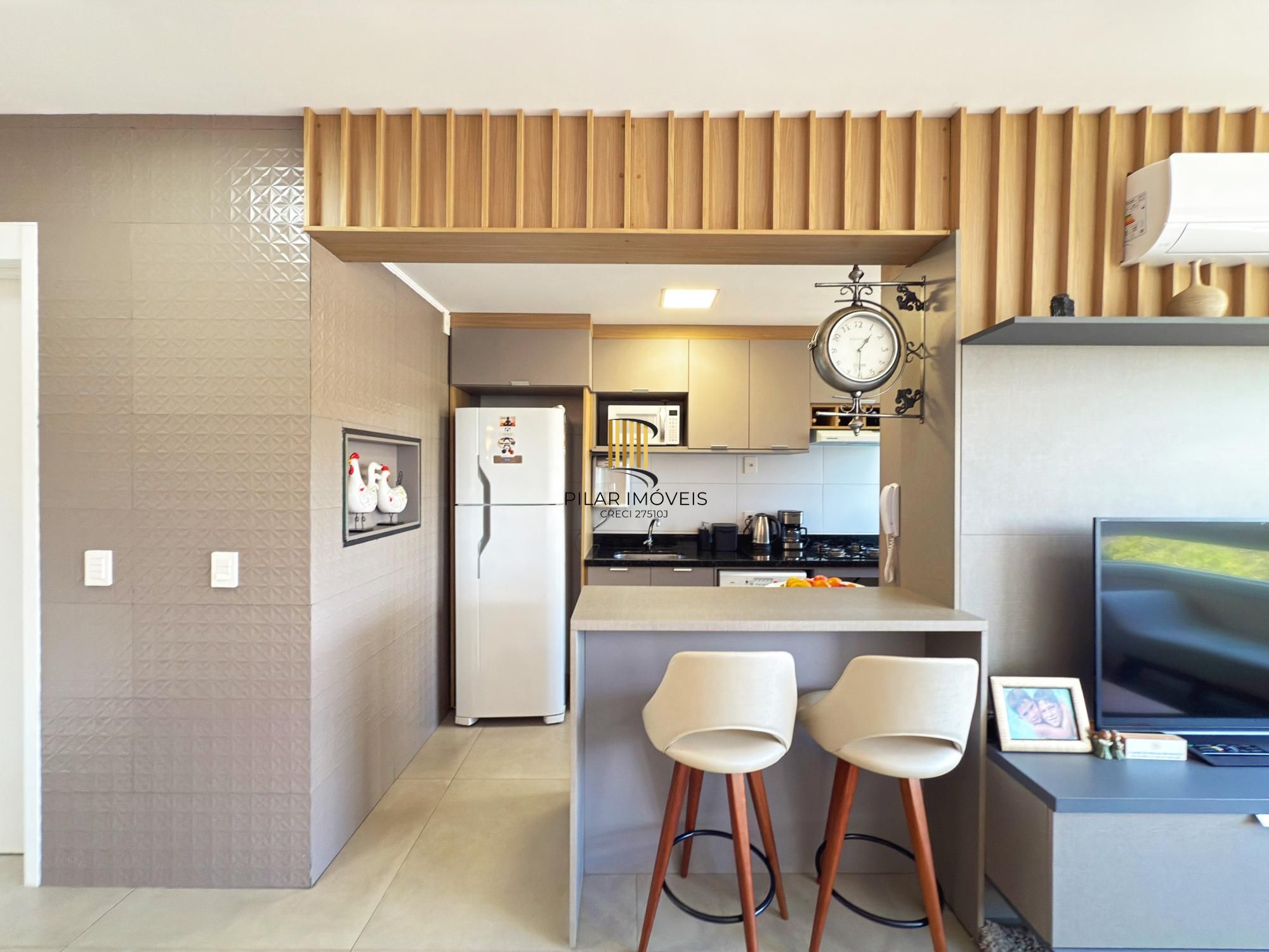 Apartamento 03 Suítes bairro Cristal, 88,97m² de área privativa, semimobiliada e 02 vagas de garagens cobertas.