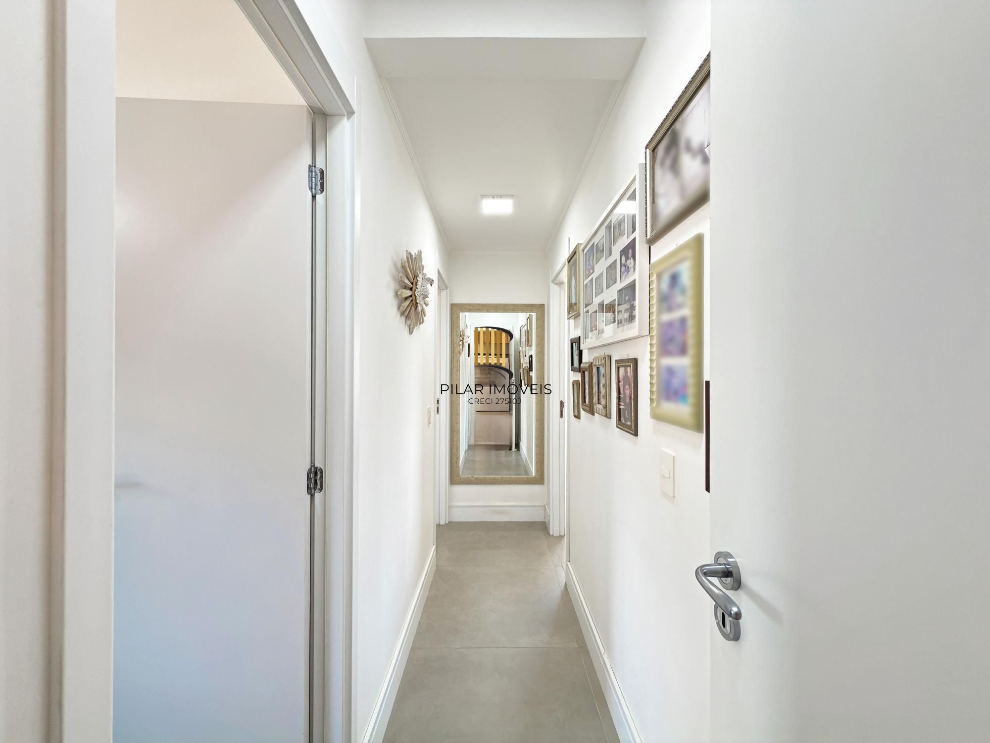 Apartamento 03 Suítes bairro Cristal, 88,97m² de área privativa, semimobiliada e 02 vagas de garagens cobertas.