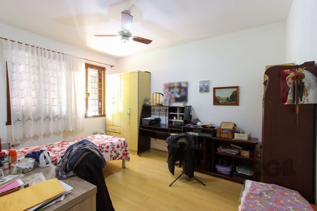 Casa térrea com  hall de entrada ,4 dormitórios