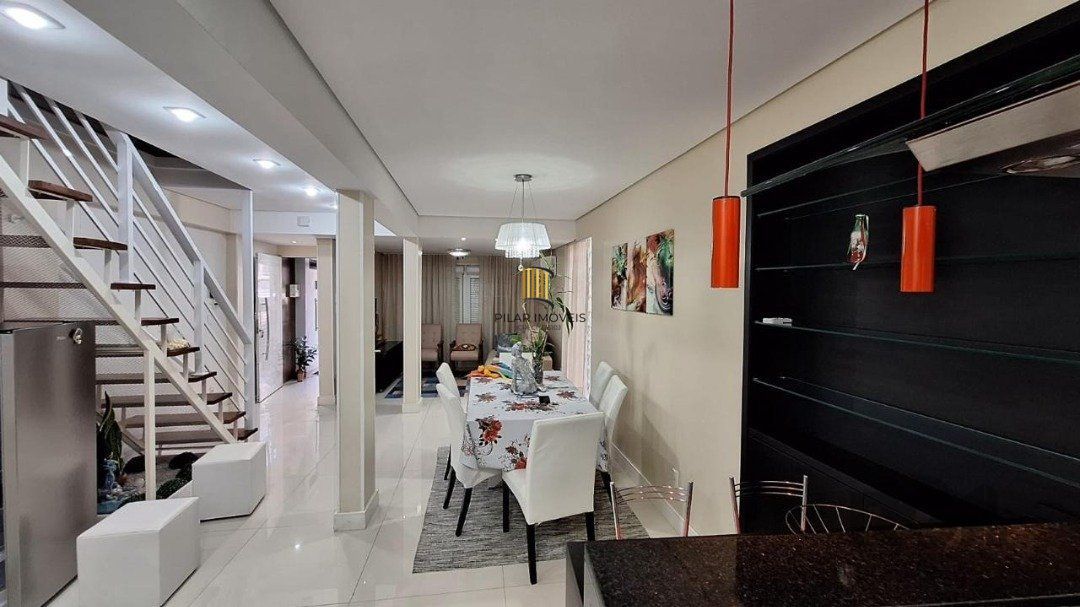 Sobrado comercial ou residencial, mobiliado, no Centro Histórico, com 2 quartos
