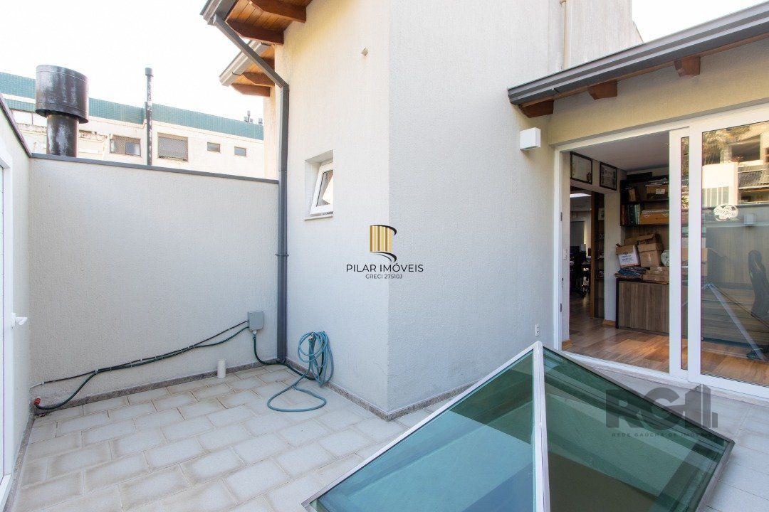 Casa com 5 suites com area privativa 714,00