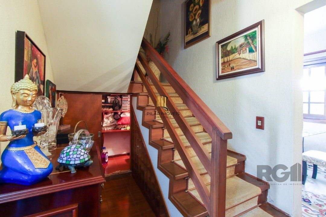 Excelente Casa Tipo Sobrado de alvenaria