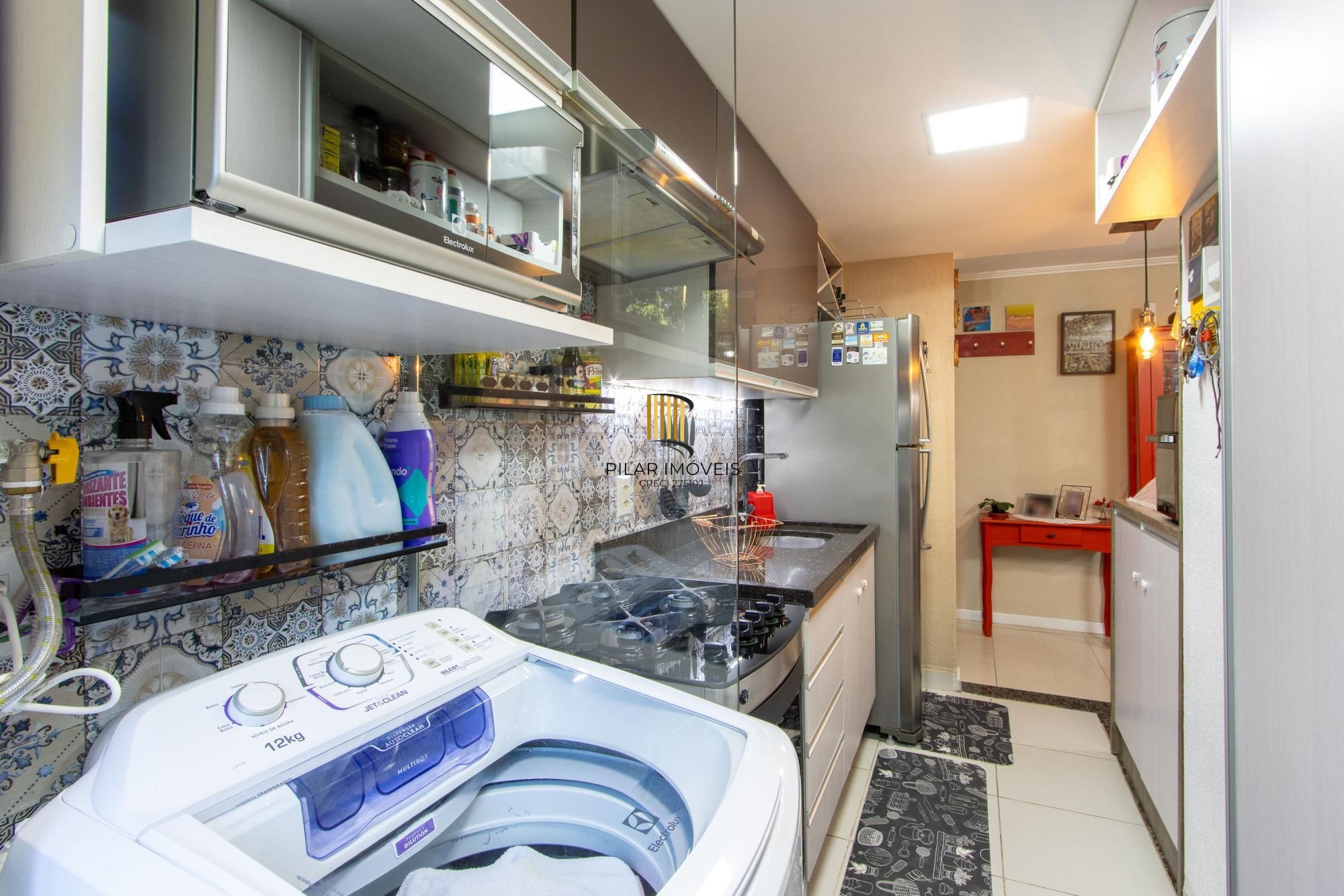 Apartamento  com  2 dormitórios, cozinha americana, Banheiro social, gás central, 1 vaga