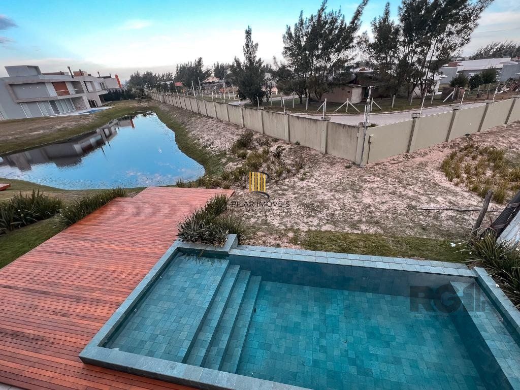 Casa de Condomínio 5 dormitórios no bairro Marina