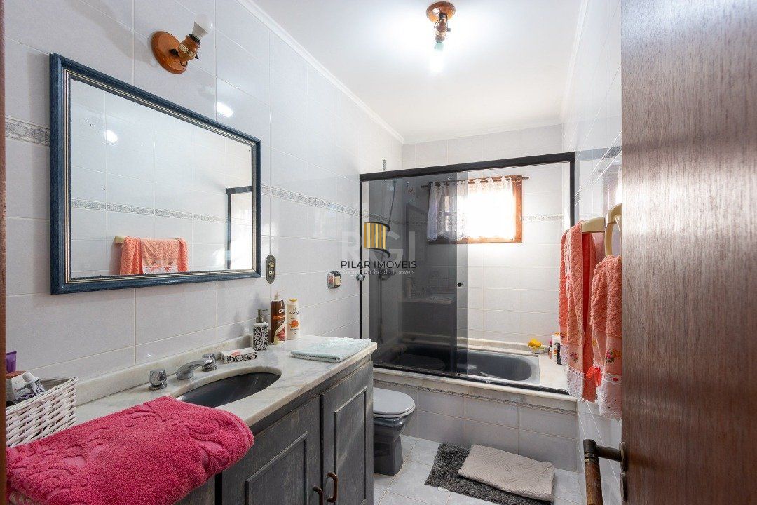 Casa com piscina para Venda , 4 quartos, sendo 1 suite, 3 vagas