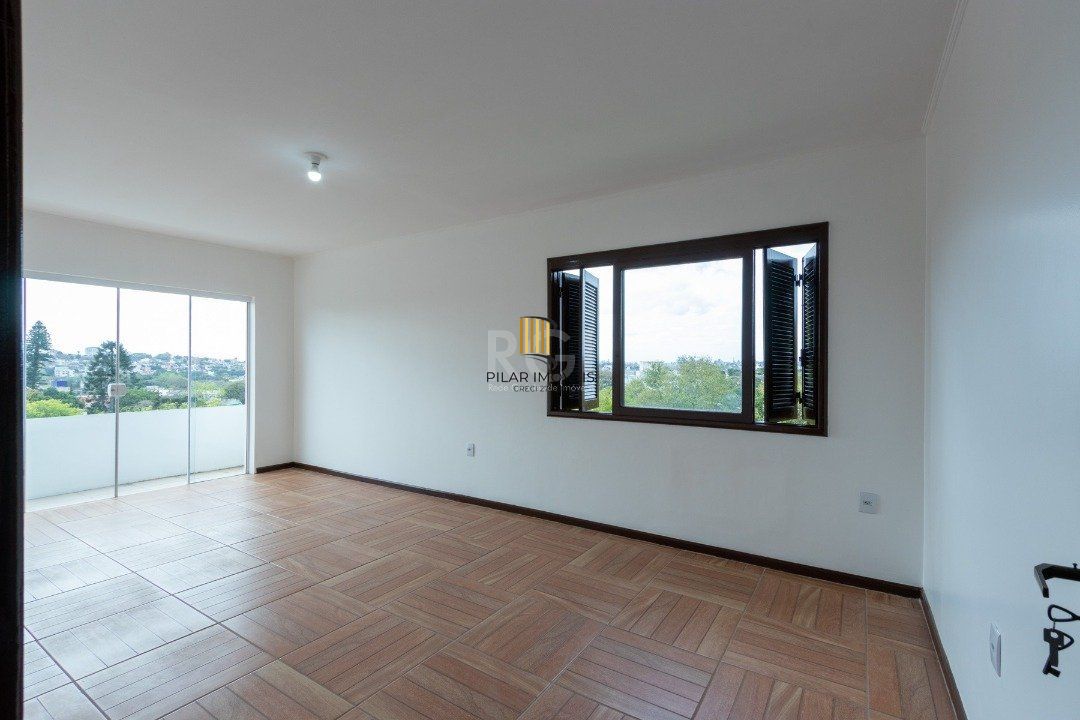 Casa para Venda - 454.7m², 5 dormitórios, sendo 1 suites, 8 vagas - Teresópolis