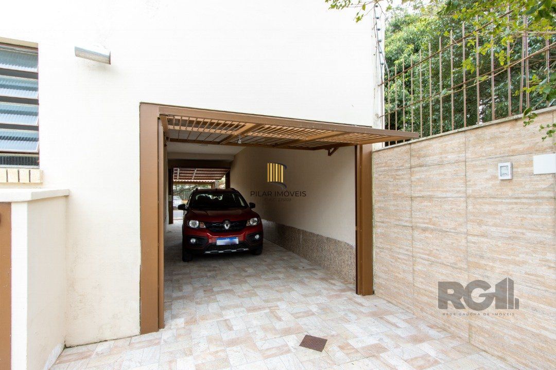 Casa 4 dormitórios no bairro Ipanema