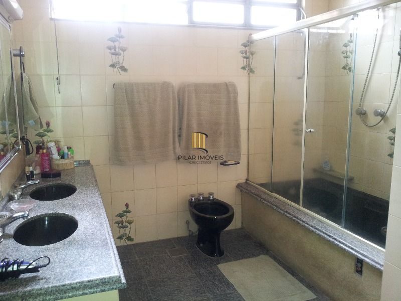 Casa para Venda - 400m², 3 dormitórios, sendo 1 suites, 2 vagas - Cristal