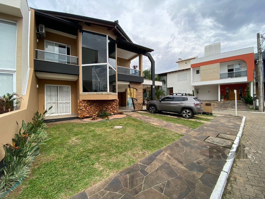Casa em condominio com excelente padrão construtivo, possui 3 dormitórios, sendo 1 suíte máster com closet e sacada