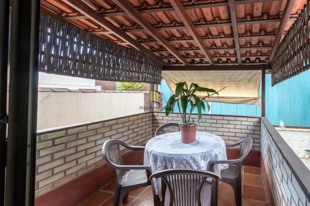 Casa para Venda com 3 dormitórios, sendo 1 suites e 4 vagas no bairro Ipanema