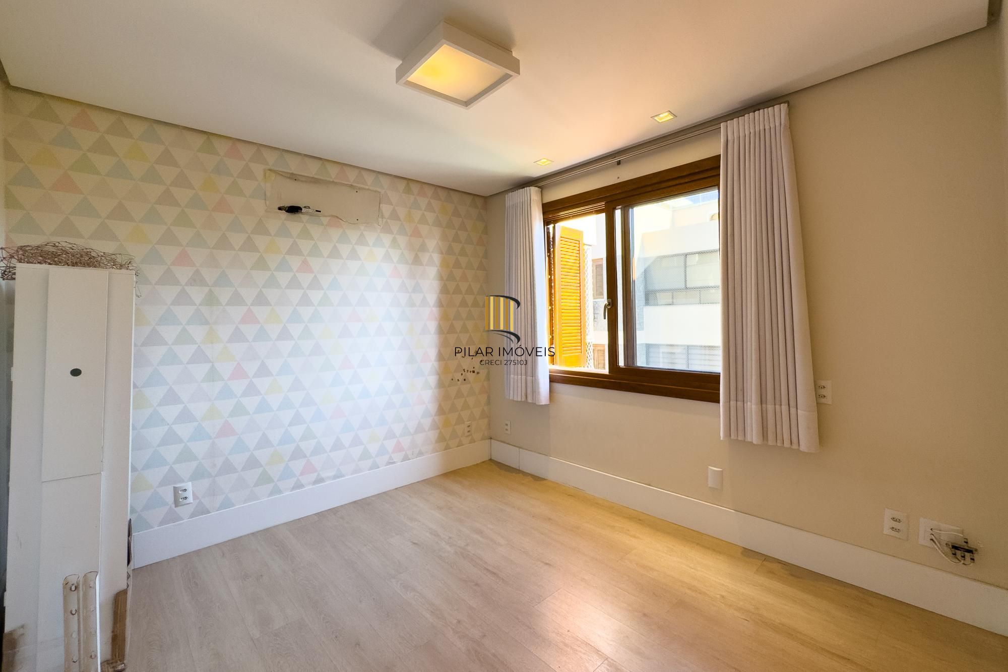 Cobertura alto padrão vista rio, construção Bandeira, com 228,32m² de área privativa.