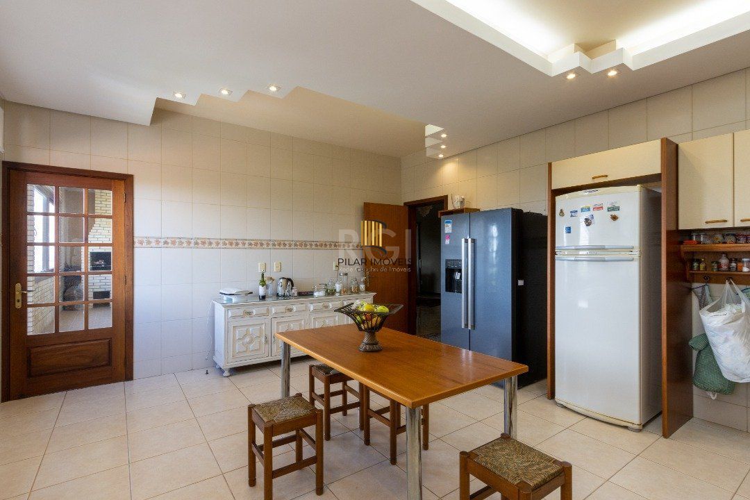Casa de Condomínio 4 dormitórios no bairro Nonoai