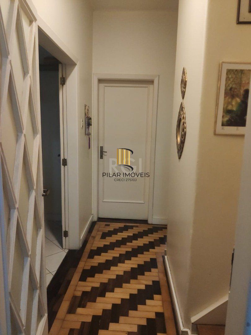 Casa para Venda - 205m², 3 dormitórios, sendo 1 suites, 2 vagas - Santo Antonio