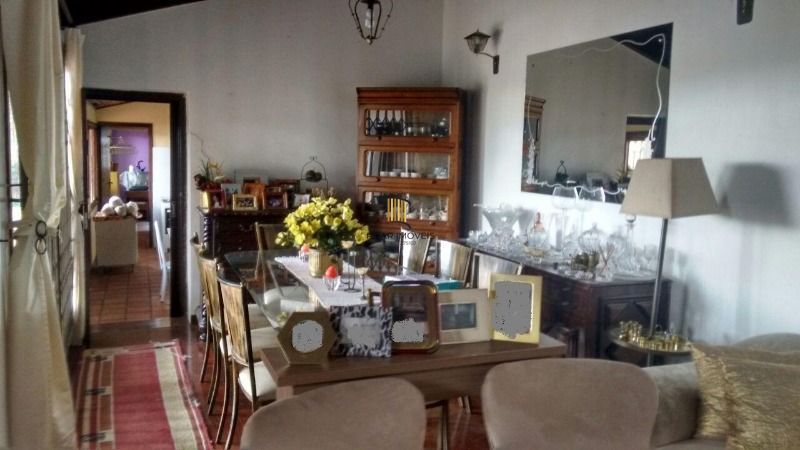Casa para Venda - 320m², 3 dormitórios, sendo 1 suites, 4 vagas - Cristal