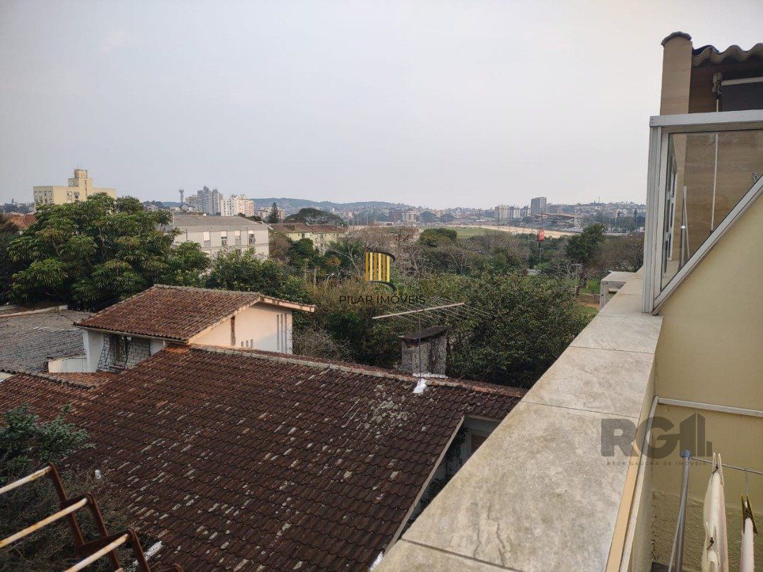 Cobertura, com piscina privativa, no bairro Cristal.