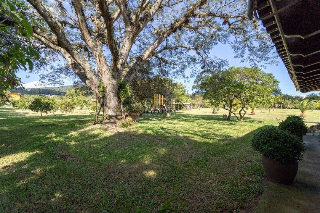 Sítio para Venda - 393m², 3 dormitórios, 6 vagas - Belém Novo