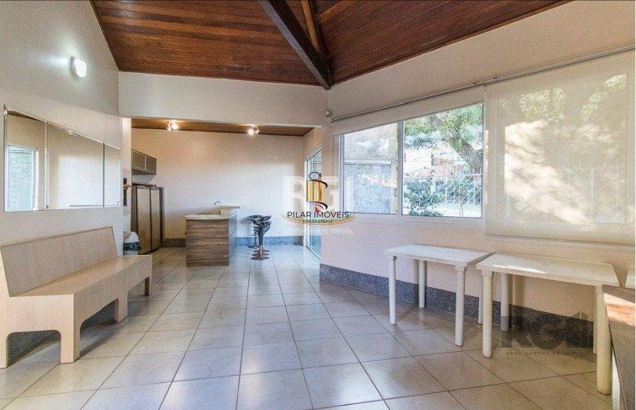 Casa em condomínio para Venda com 3 dormitórios, sendo 1 suites e 2 vagas no bairro Cristal