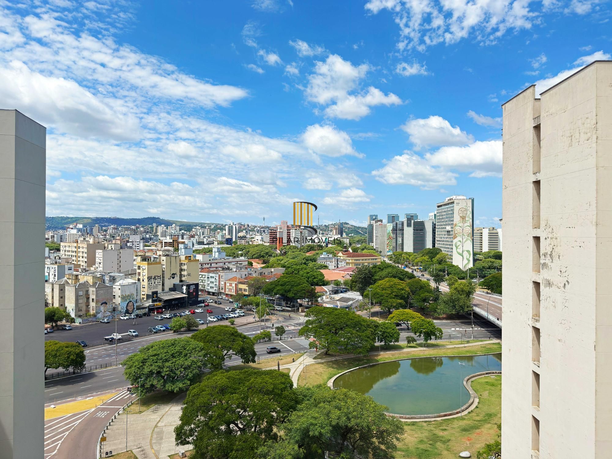 Apartamento de 2 dormitórios e 1 vaga de garagem no Centro Histórico.