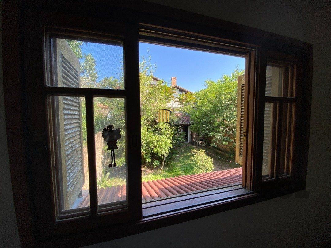 Casa para Venda - 350m², 4 dormitórios, sendo 4 suites, 4 vagas - Tristeza