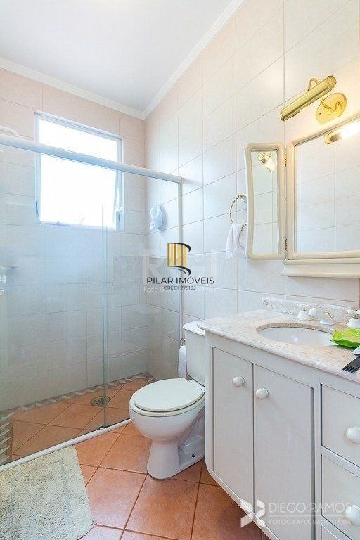 Casa térrea à venda, com 2 suites, 3 banheiros, edicula, pátio, 2 vagas - Bairro Medianeira