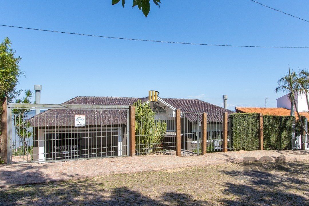 Casa deslumbrante vista do Guaiba, 3 dormitórios, sendo 1 suite master com closet e banheira de hidro com vista para o rio