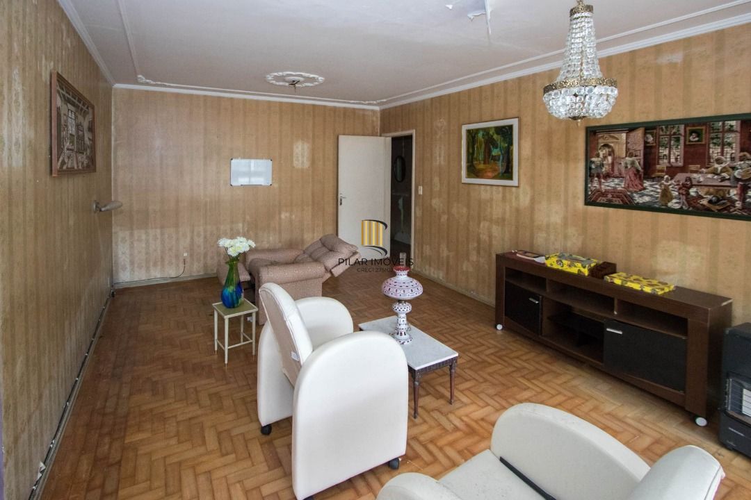 Casa para Venda - 200m², 3 dormitórios, 8 vagas - Cristal